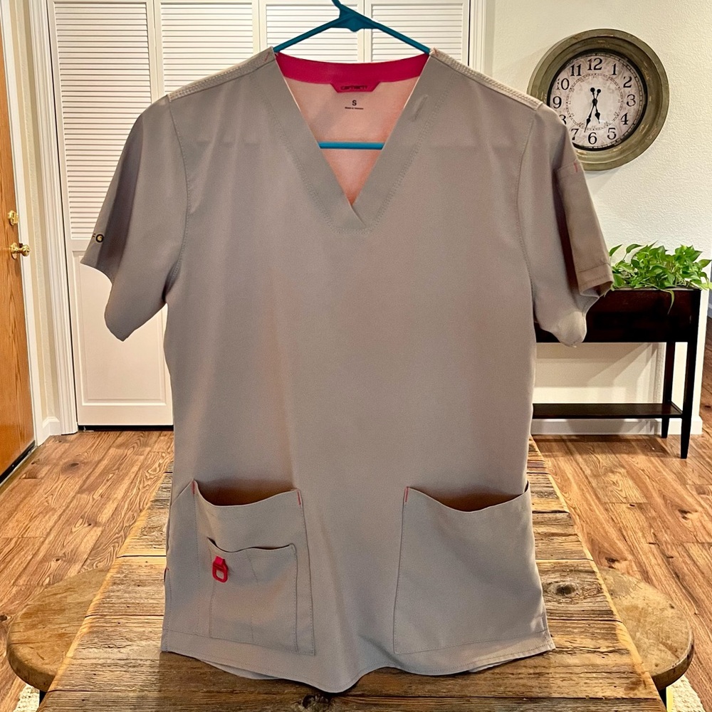 Carhartt Scrub SET Womens. Top is small; Pants are XS